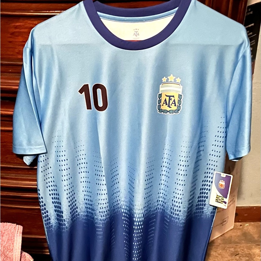 Mens large Blue AFA Lionel Messi #10 and Soccer Jersey new with tags!